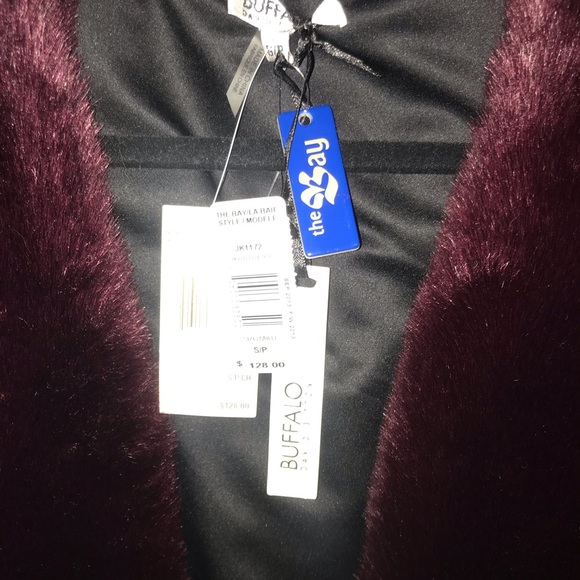 Size small buffalo maroon faux fur vest - Picture 4 of 4